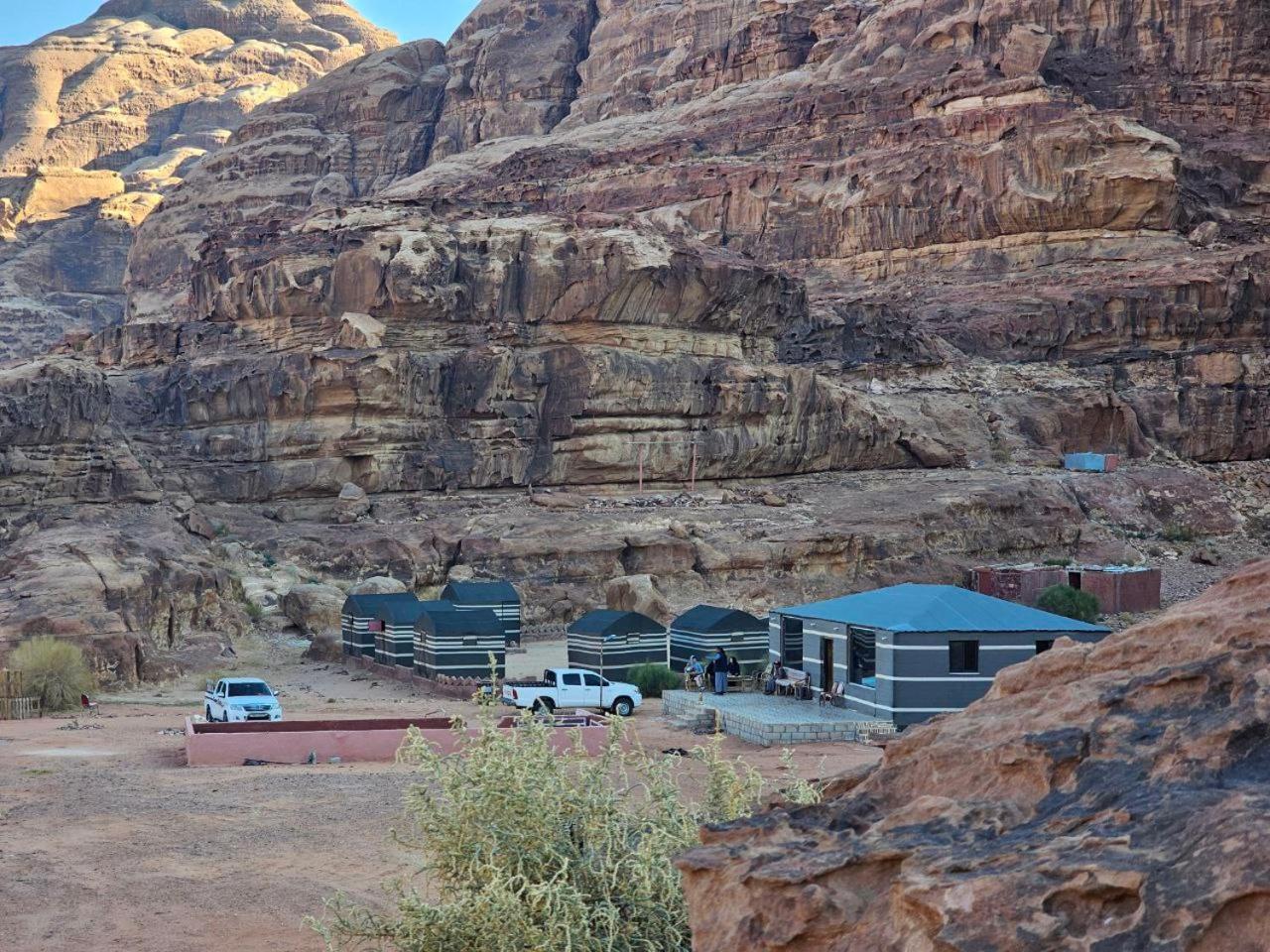 ワディ ・ラム Beduin Star Trail Camp Bed & Breakfast エクステリア 写真