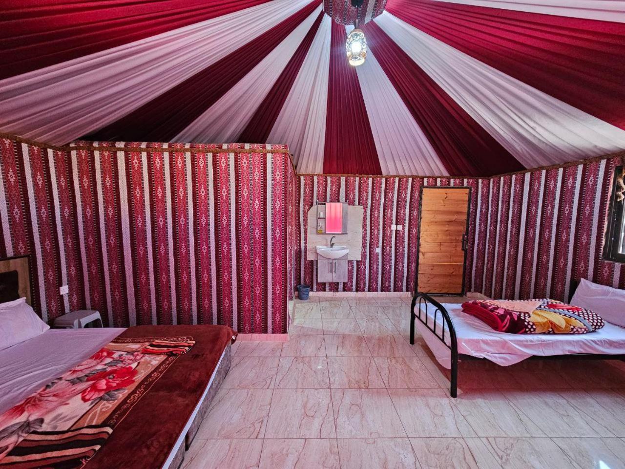 ワディ ・ラム Beduin Star Trail Camp Bed & Breakfast エクステリア 写真