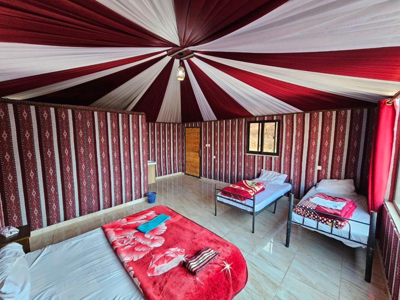 ワディ ・ラム Beduin Star Trail Camp Bed & Breakfast エクステリア 写真
