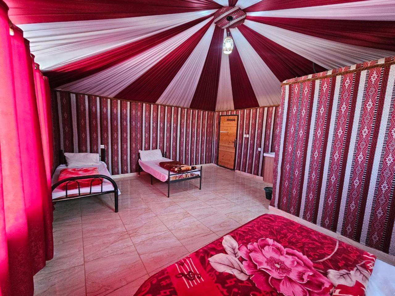 ワディ ・ラム Beduin Star Trail Camp Bed & Breakfast エクステリア 写真