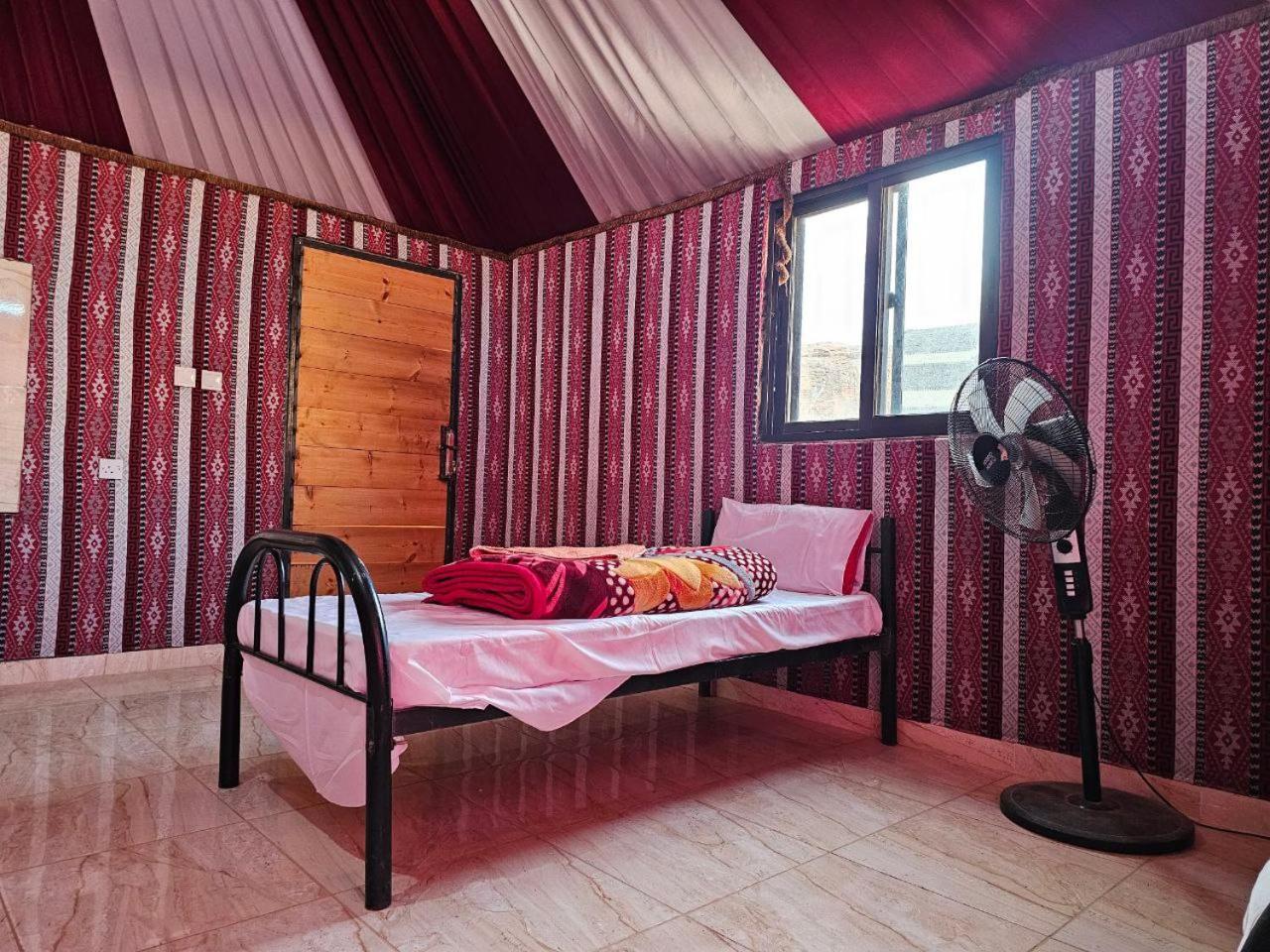 ワディ ・ラム Beduin Star Trail Camp Bed & Breakfast エクステリア 写真