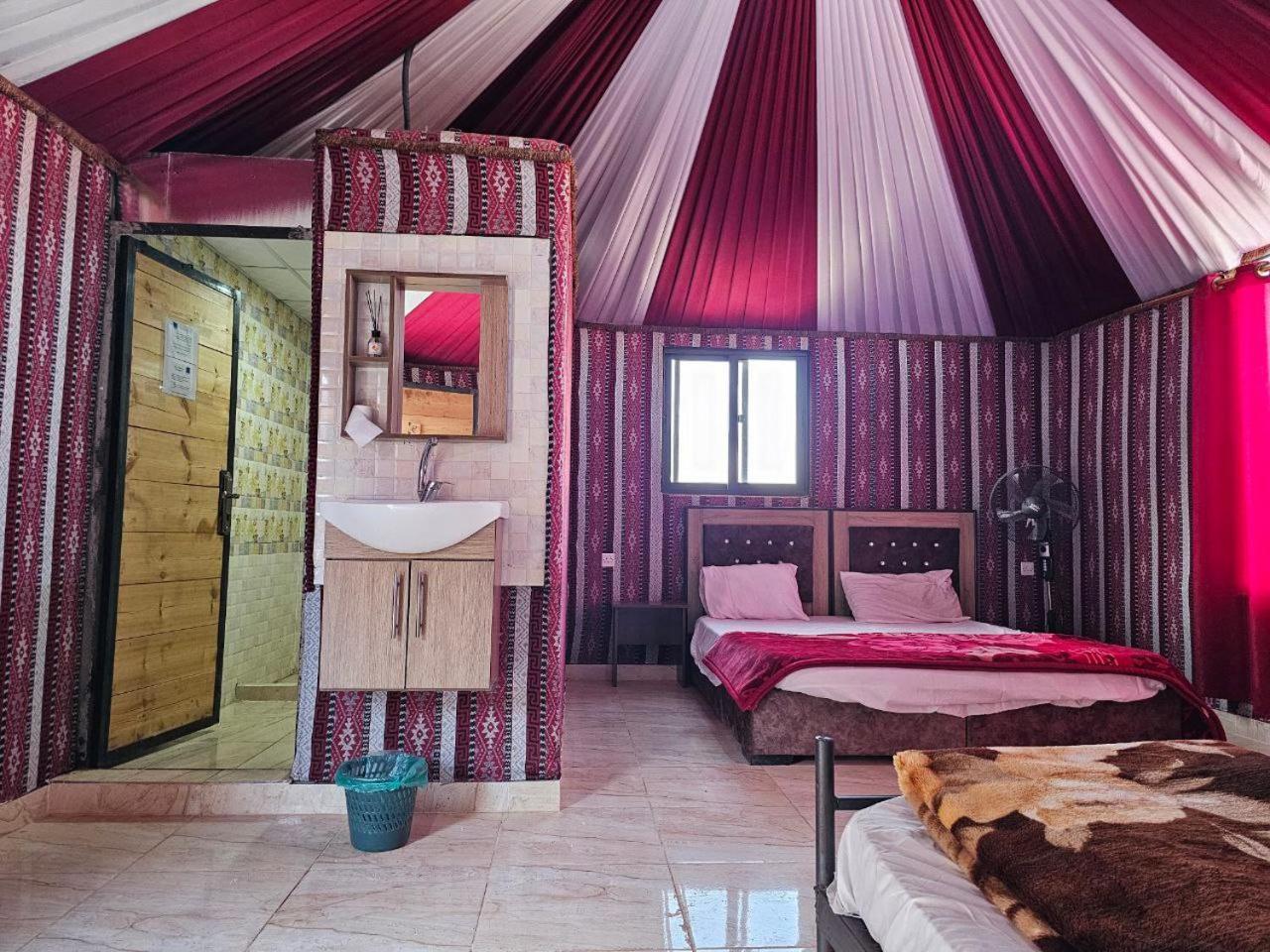 ワディ ・ラム Beduin Star Trail Camp Bed & Breakfast エクステリア 写真
