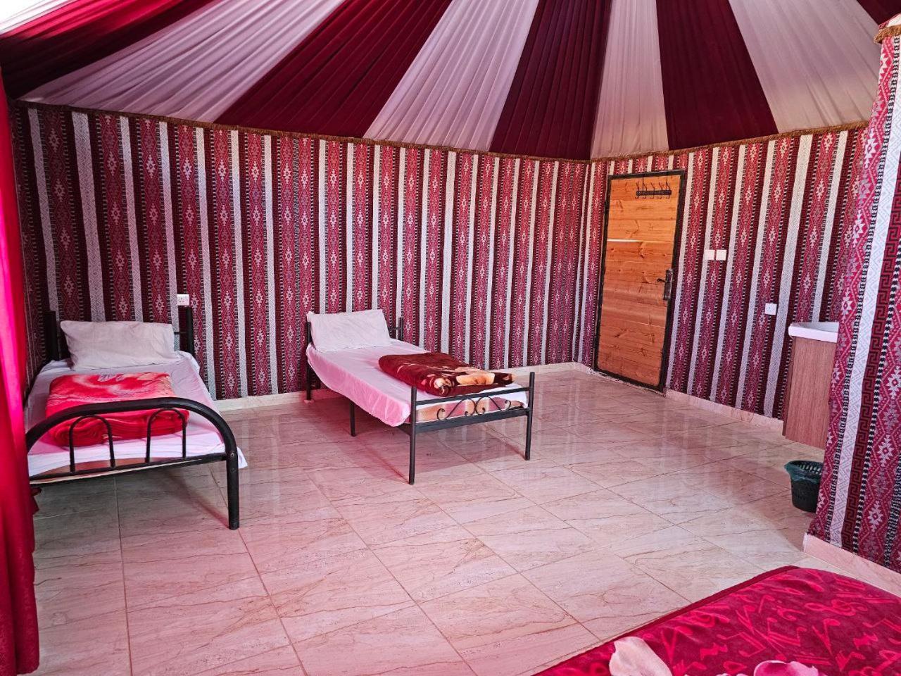 ワディ ・ラム Beduin Star Trail Camp Bed & Breakfast エクステリア 写真