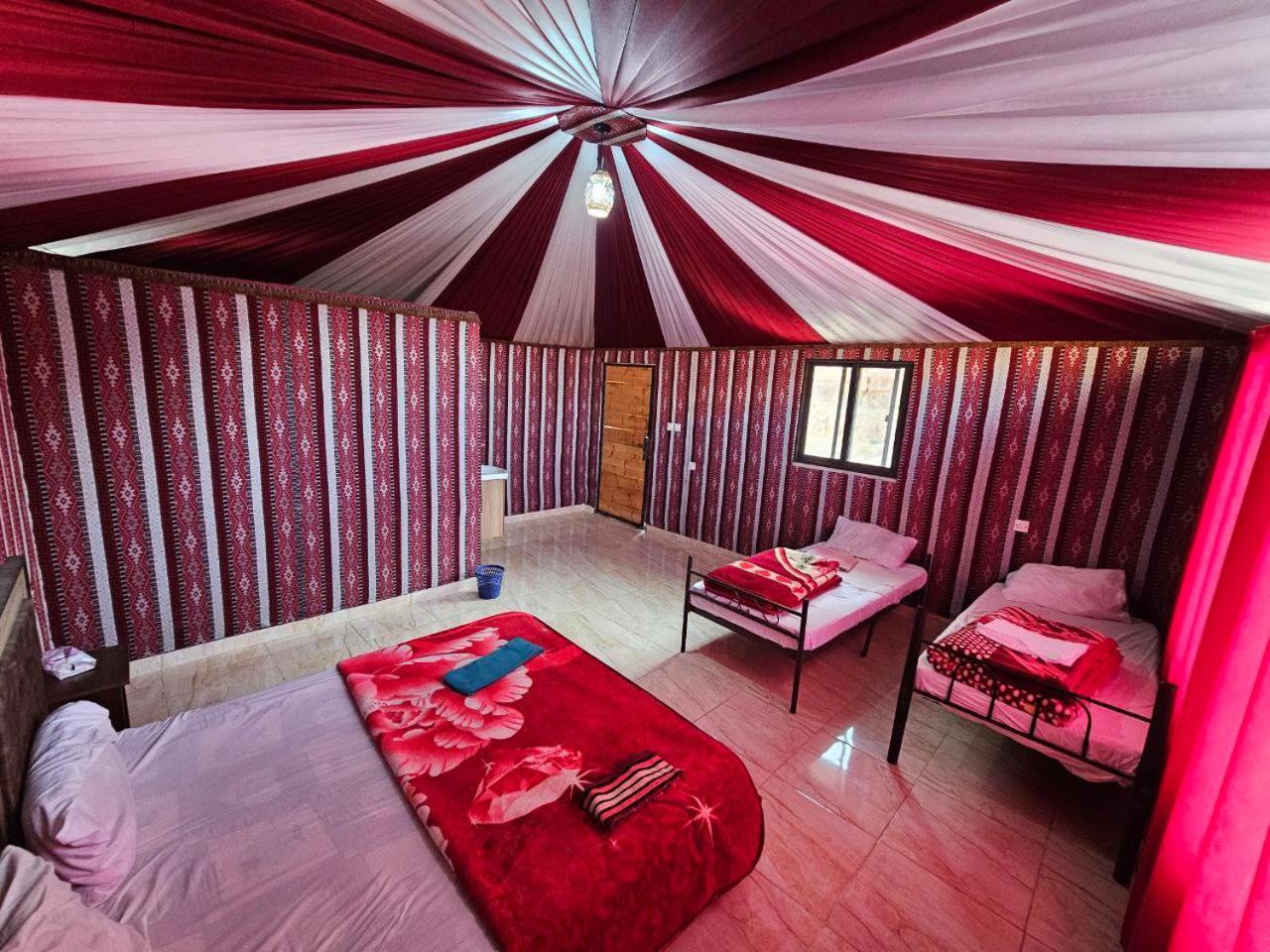 ワディ ・ラム Beduin Star Trail Camp Bed & Breakfast エクステリア 写真