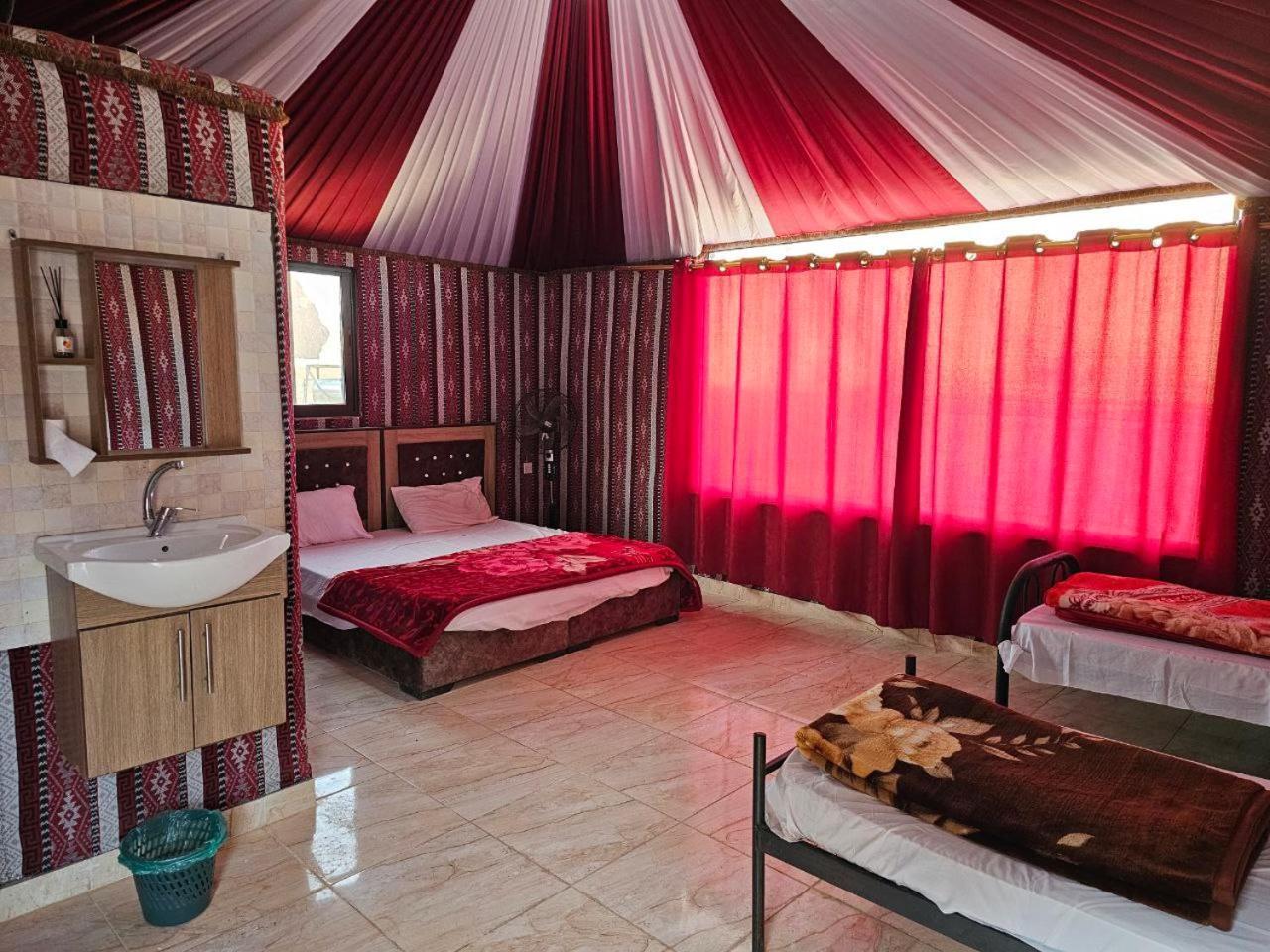 ワディ ・ラム Beduin Star Trail Camp Bed & Breakfast エクステリア 写真
