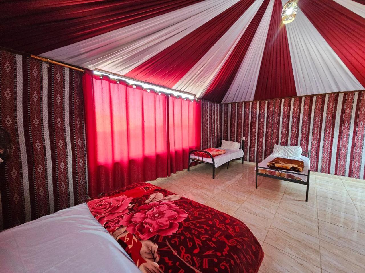ワディ ・ラム Beduin Star Trail Camp Bed & Breakfast エクステリア 写真