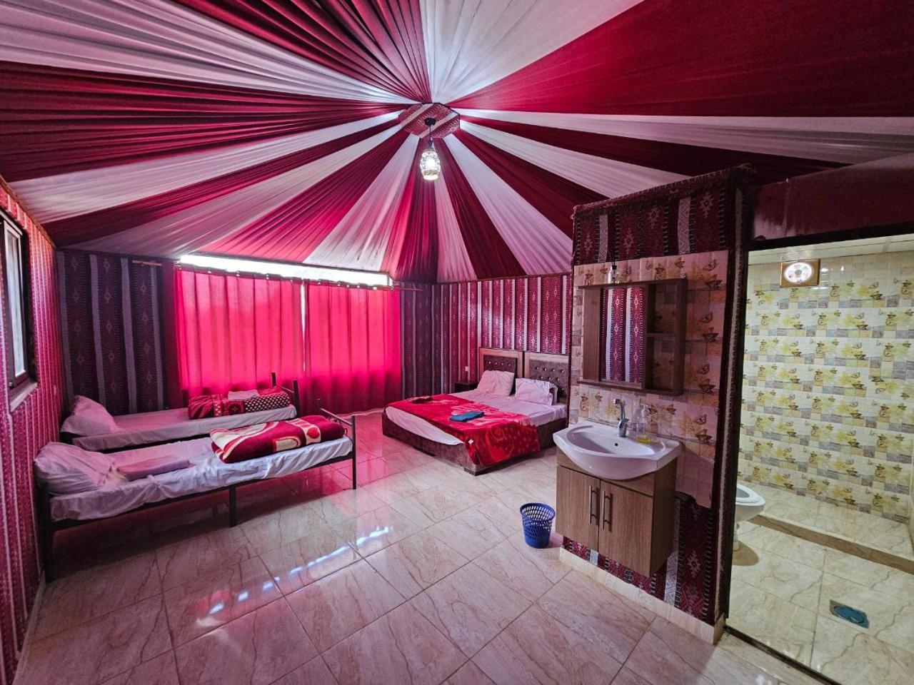 ワディ ・ラム Beduin Star Trail Camp Bed & Breakfast エクステリア 写真