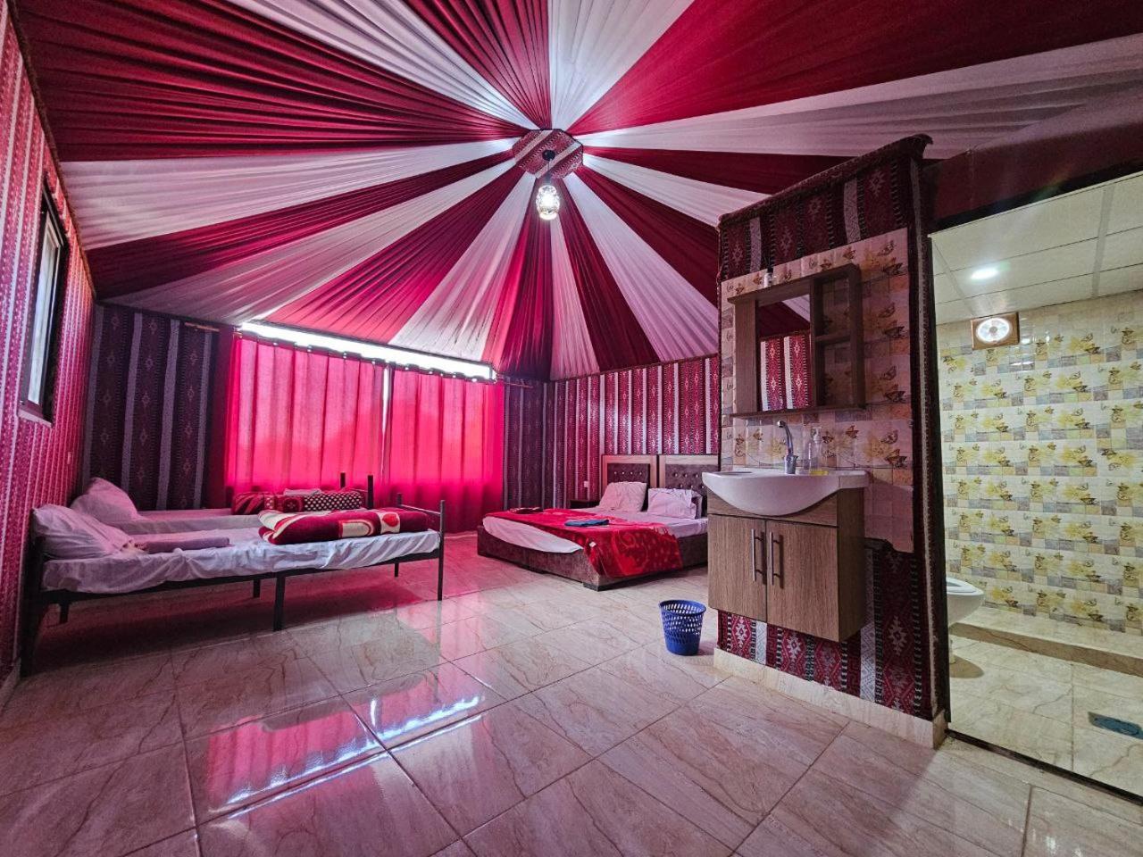 ワディ ・ラム Beduin Star Trail Camp Bed & Breakfast エクステリア 写真