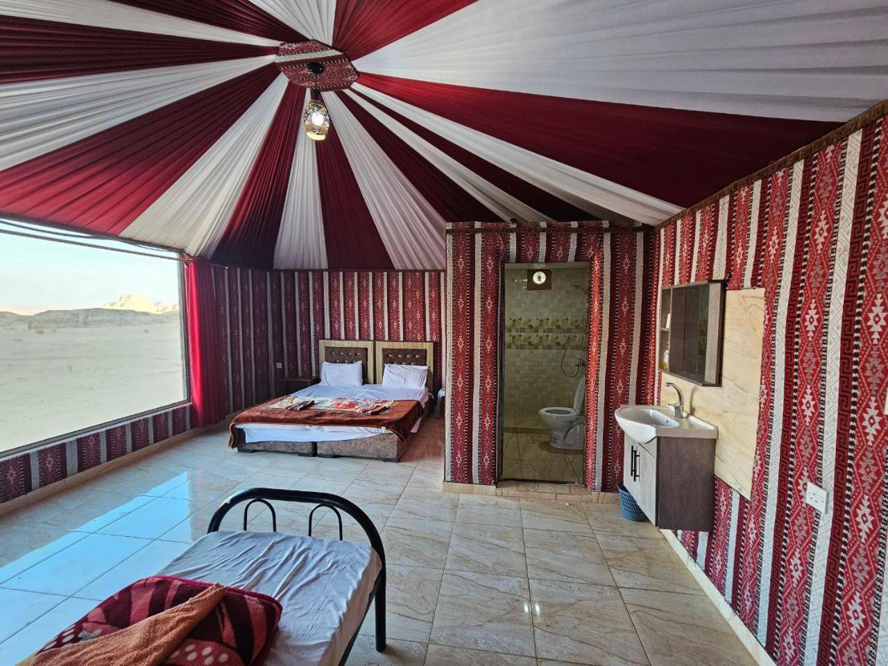 ワディ ・ラム Beduin Star Trail Camp Bed & Breakfast エクステリア 写真