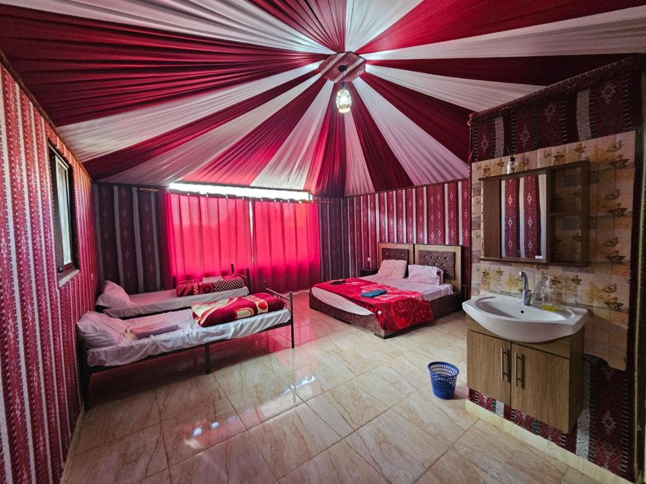 ワディ ・ラム Beduin Star Trail Camp Bed & Breakfast エクステリア 写真