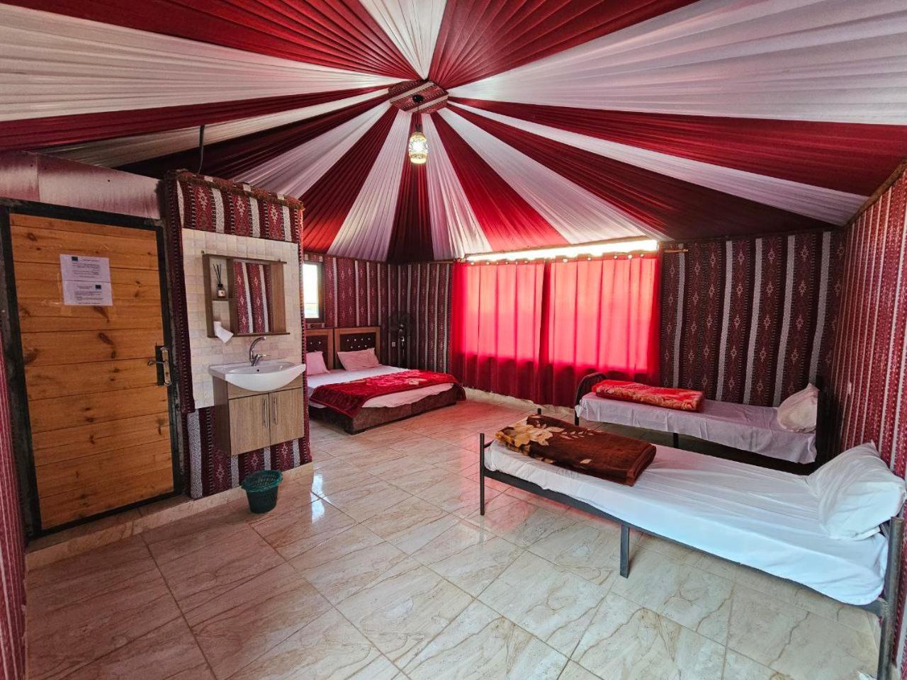 ワディ ・ラム Beduin Star Trail Camp Bed & Breakfast エクステリア 写真