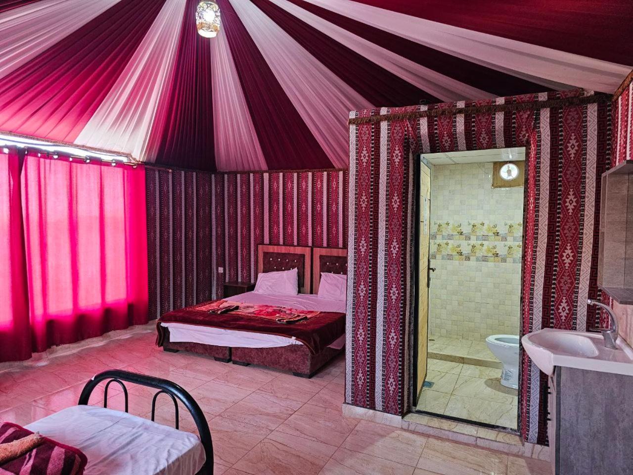 ワディ ・ラム Beduin Star Trail Camp Bed & Breakfast エクステリア 写真
