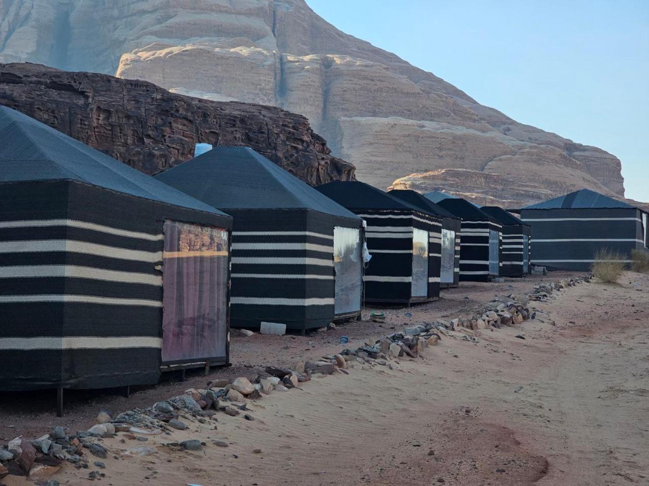 ワディ ・ラム Beduin Star Trail Camp Bed & Breakfast エクステリア 写真